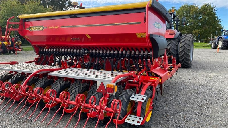 Vaderstad Rapid 400C Combi - Kombinált vetőgép: 2 kép. Vaderstad Rapid 400C Combi - Kombinált vetőgép: 2 kép.