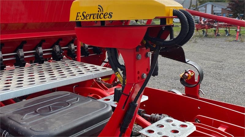 Vaderstad Rapid 400C Combi - Kombinált vetőgép: 5 kép. Vaderstad Rapid 400C Combi - Kombinált vetőgép: 5 kép.