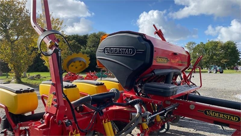 Szemenkénti vetőgép Vaderstad Tempo F 8RK.: 8 kép. Szemenkénti vetőgép Vaderstad Tempo F 8RK.: 8 kép.