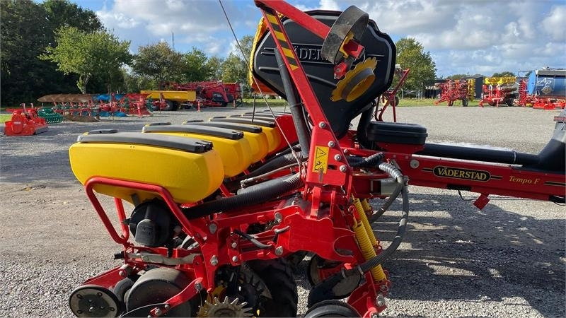 Szemenkénti vetőgép Vaderstad Tempo F 8RK.: 7 kép. Szemenkénti vetőgép Vaderstad Tempo F 8RK.: 7 kép.