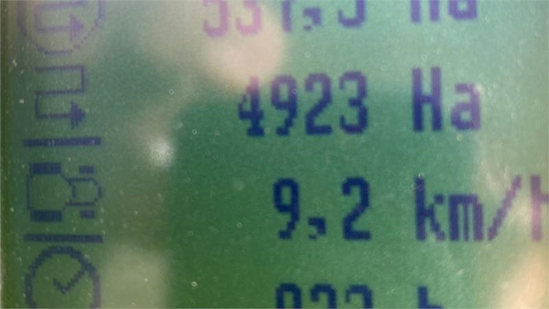 Szemenkénti vetőgép Vaderstad Tempo F 8RK.: 10 kép. Szemenkénti vetőgép Vaderstad Tempo F 8RK.: 10 kép.
