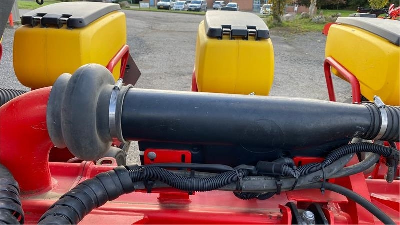 Vaderstad Tempo F 8RK. - Szemenkénti vetőgép: 5 kép. Vaderstad Tempo F 8RK. - Szemenkénti vetőgép: 5 kép.