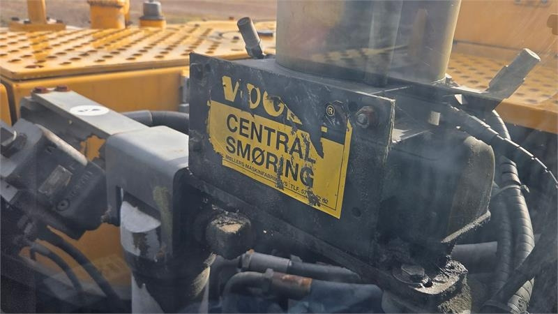 Volvo EC210 BLC - Lánctalpas kotró: 5 kép. Volvo EC210 BLC - Lánctalpas kotró: 5 kép.