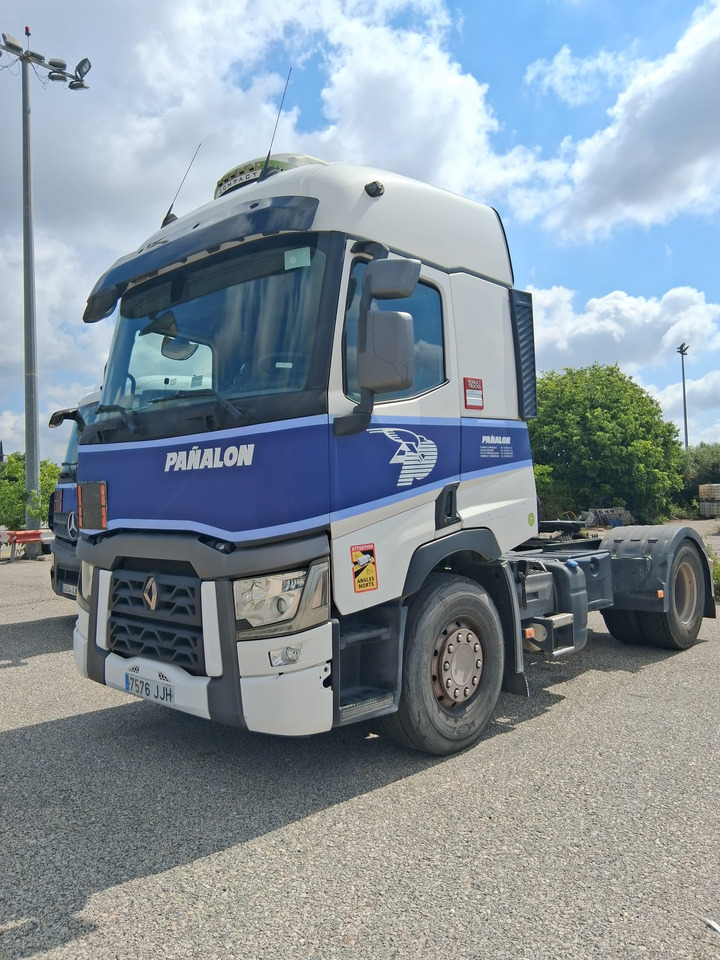 Renault T460T 4X2 E6 - Nyergesvontató: 2 kép. Renault T460T 4X2 E6 - Nyergesvontató: 2 kép.