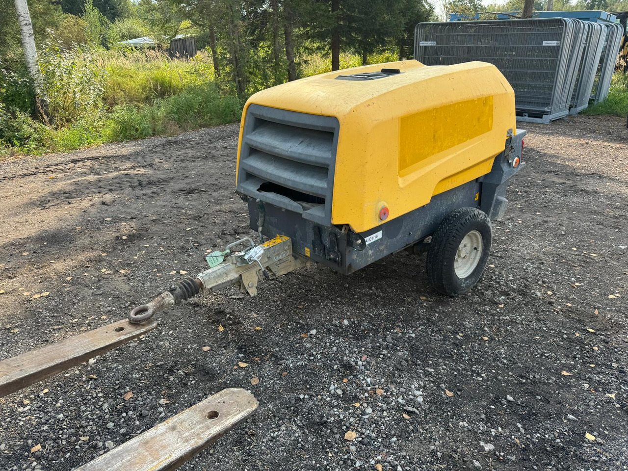 ATLAS COPCO XAS48 - Légkompresszor: 1 kép. ATLAS COPCO XAS48 - Légkompresszor: 1 kép.