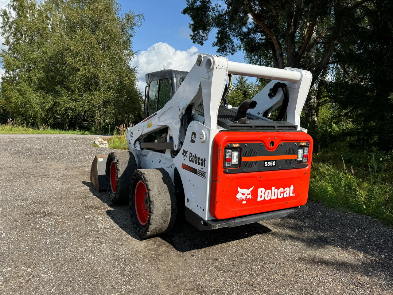 BOBCAT S850 - Mini homlokrakodó: 3 kép. BOBCAT S850 - Mini homlokrakodó: 3 kép.