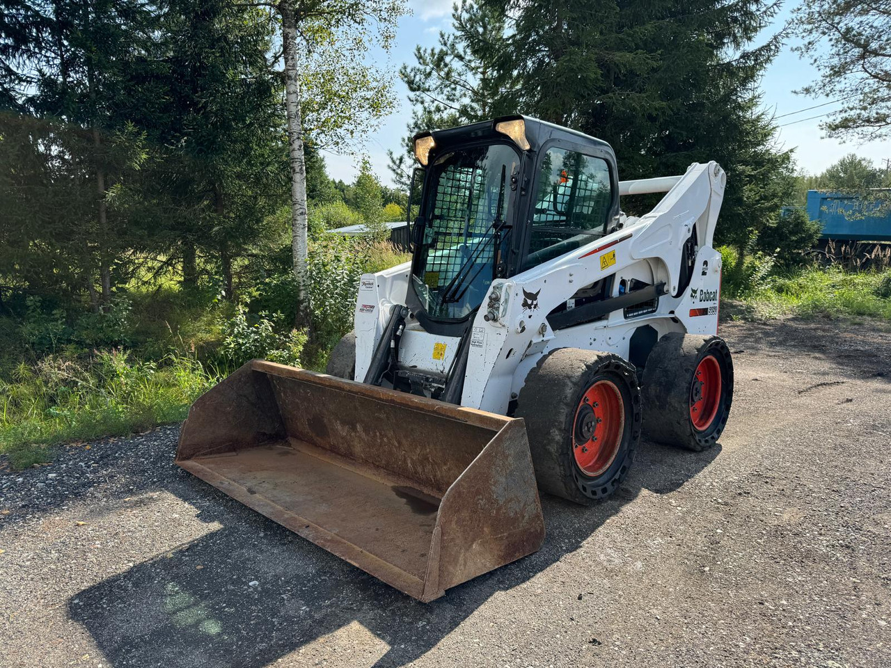 BOBCAT S850 - Mini homlokrakodó: 1 kép. BOBCAT S850 - Mini homlokrakodó: 1 kép.