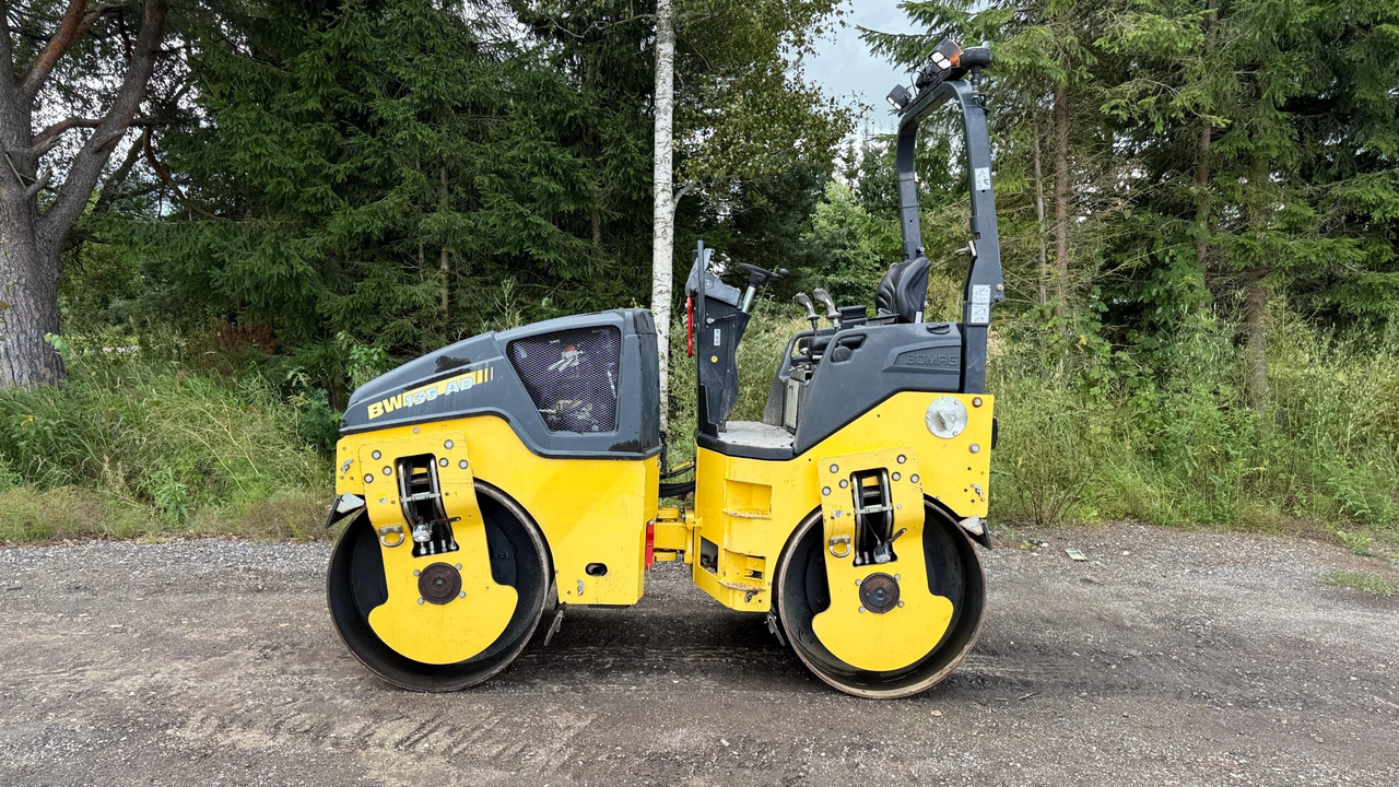 BOMAG BW 135 AD-5 - Úthenger: 4 kép. BOMAG BW 135 AD-5 - Úthenger: 4 kép.