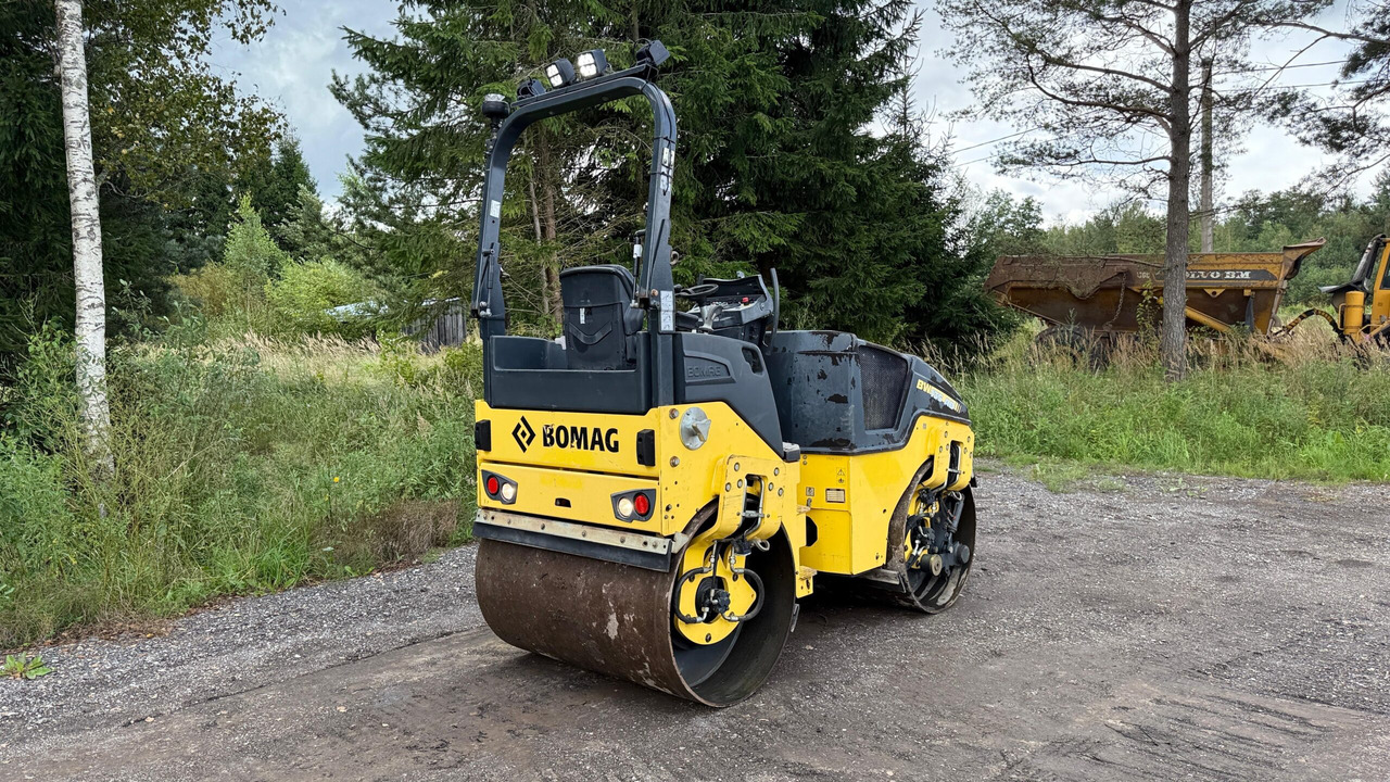 BOMAG BW 135 AD-5 - Úthenger: 5 kép. BOMAG BW 135 AD-5 - Úthenger: 5 kép.
