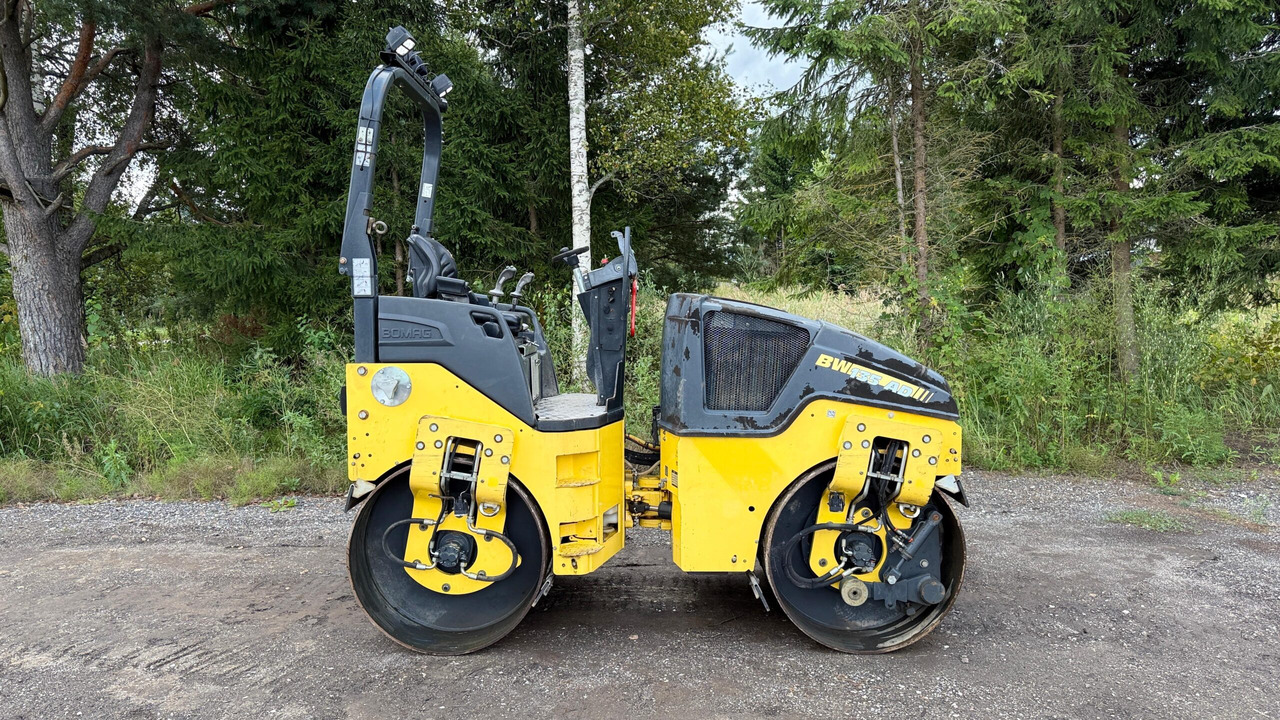 BOMAG BW 135 AD-5 - Úthenger: 3 kép. BOMAG BW 135 AD-5 - Úthenger: 3 kép.