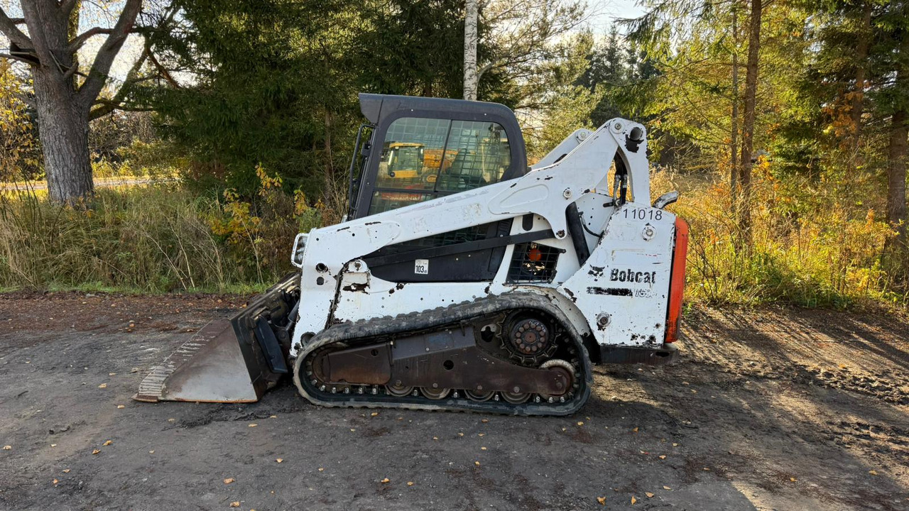 Bobcat T590 - Mini homlokrakodó: 2 kép. Bobcat T590 - Mini homlokrakodó: 2 kép.