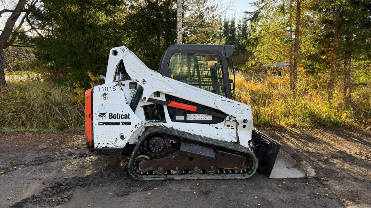 Bobcat T590 - Mini homlokrakodó: 5 kép. Bobcat T590 - Mini homlokrakodó: 5 kép.