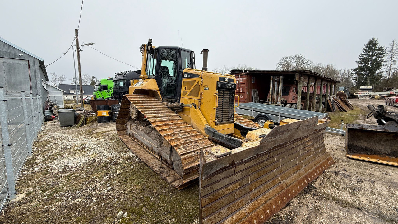 CAT D6N LGP - Buldózer: 2 kép. CAT D6N LGP - Buldózer: 2 kép.