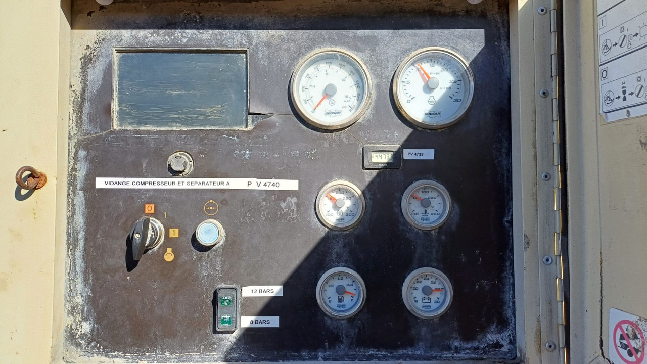 DOOSAN 12250 - Légkompresszor: 5 kép. DOOSAN 12250 - Légkompresszor: 5 kép.
