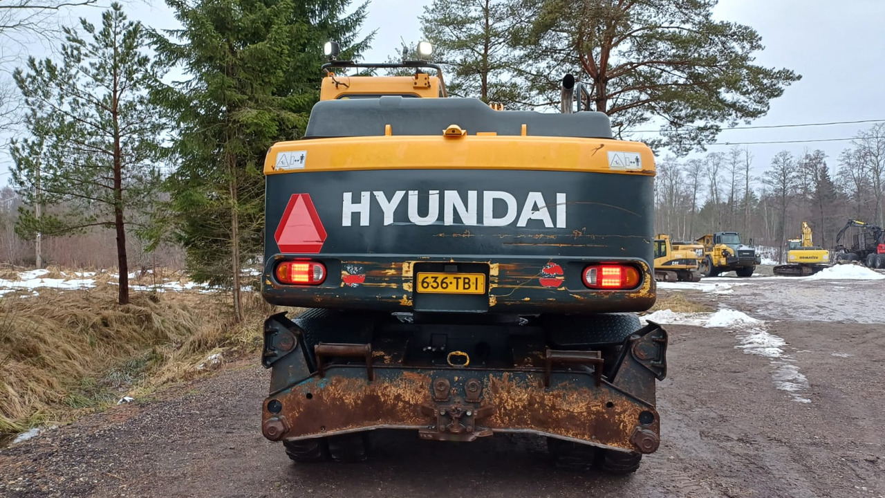Hyundai Robex 140W-9A - Gumikerekes kotró: 4 kép. Hyundai Robex 140W-9A - Gumikerekes kotró: 4 kép.