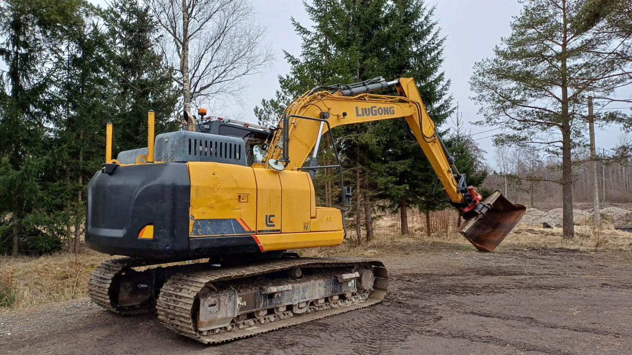 LiuGong CLG915E - Lánctalpas kotró: 4 kép. LiuGong CLG915E - Lánctalpas kotró: 4 kép.