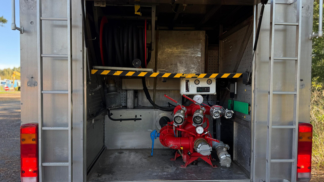 SCANIA P94 - Tűzoltóautó: 5 kép. SCANIA P94 - Tűzoltóautó: 5 kép.