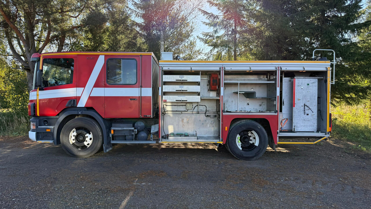 SCANIA P94 - Tűzoltóautó: 3 kép. SCANIA P94 - Tűzoltóautó: 3 kép.