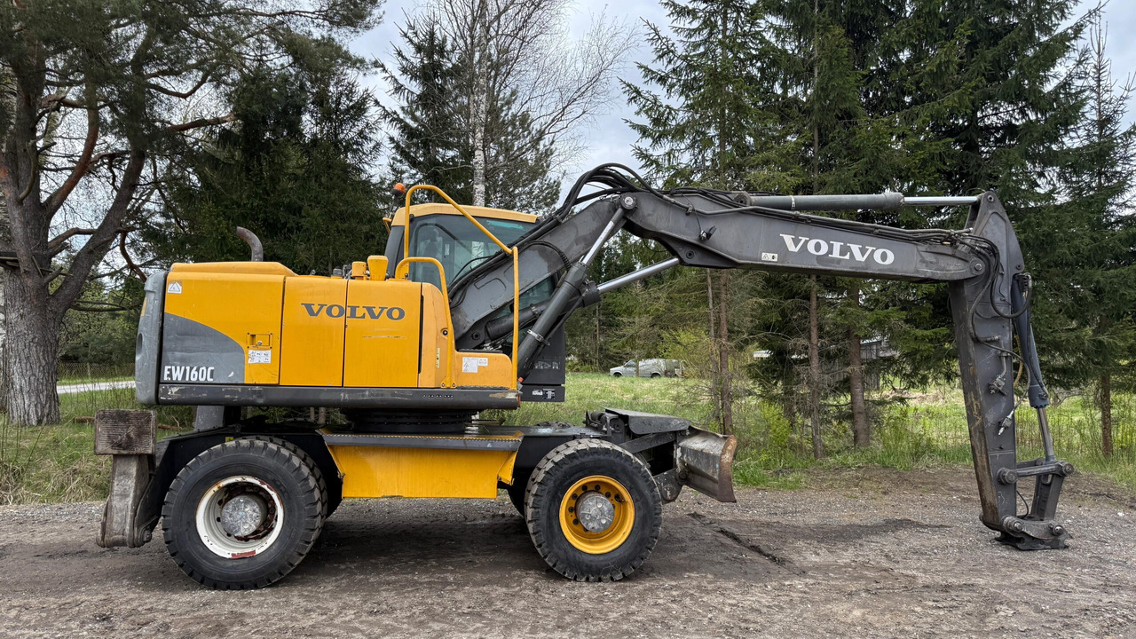 VOLVO EW160C - Gumikerekes kotró: 5 kép. VOLVO EW160C - Gumikerekes kotró: 5 kép.