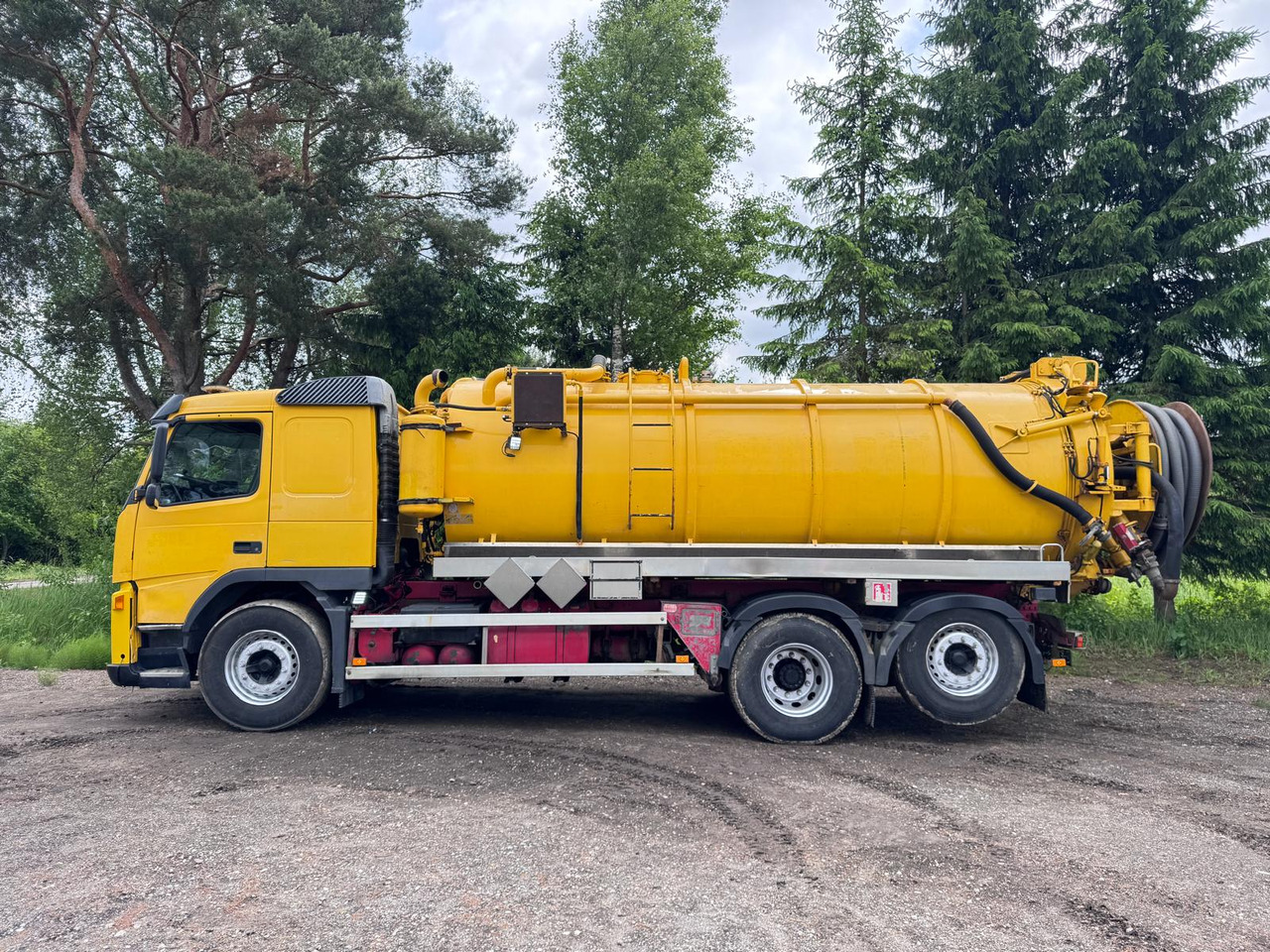 VOLVO FM 460 ADR - Szippantós autó: 2 kép. VOLVO FM 460 ADR - Szippantós autó: 2 kép.