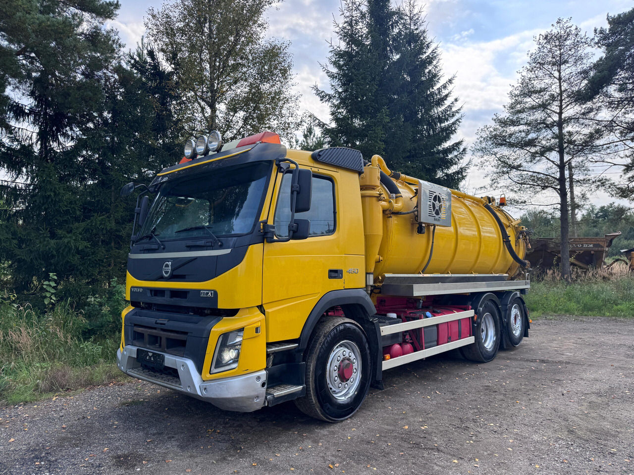 VOLVO FMX 450 - Szippantós autó: 1 kép. VOLVO FMX 450 - Szippantós autó: 1 kép.