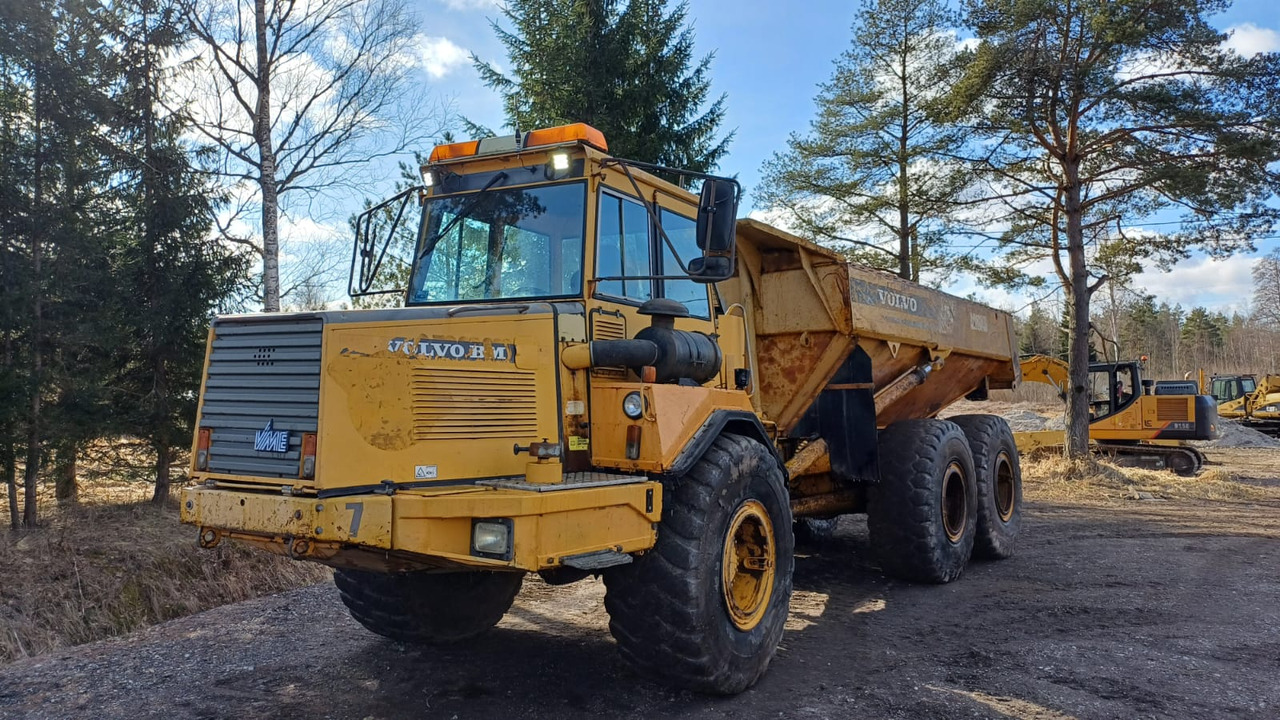 Volvo A25C 6X6 - Csuklós dömper: 1 kép. Volvo A25C 6X6 - Csuklós dömper: 1 kép.