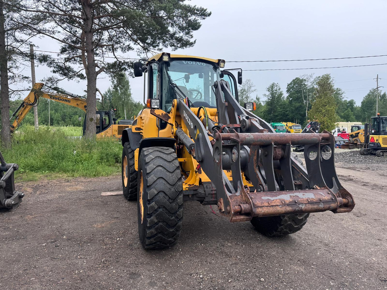 Volvo L45F-TP/S - Gumikerekes homlokrakodó: 3 kép. Volvo L45F-TP/S - Gumikerekes homlokrakodó: 3 kép.