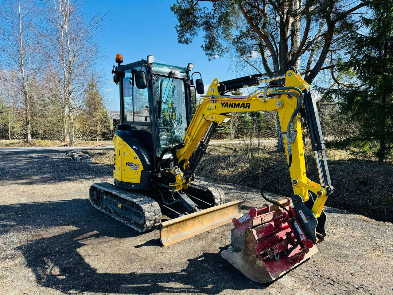 YANMAR VIO23-6 - Minikotró: 5 kép. YANMAR VIO23-6 - Minikotró: 5 kép.