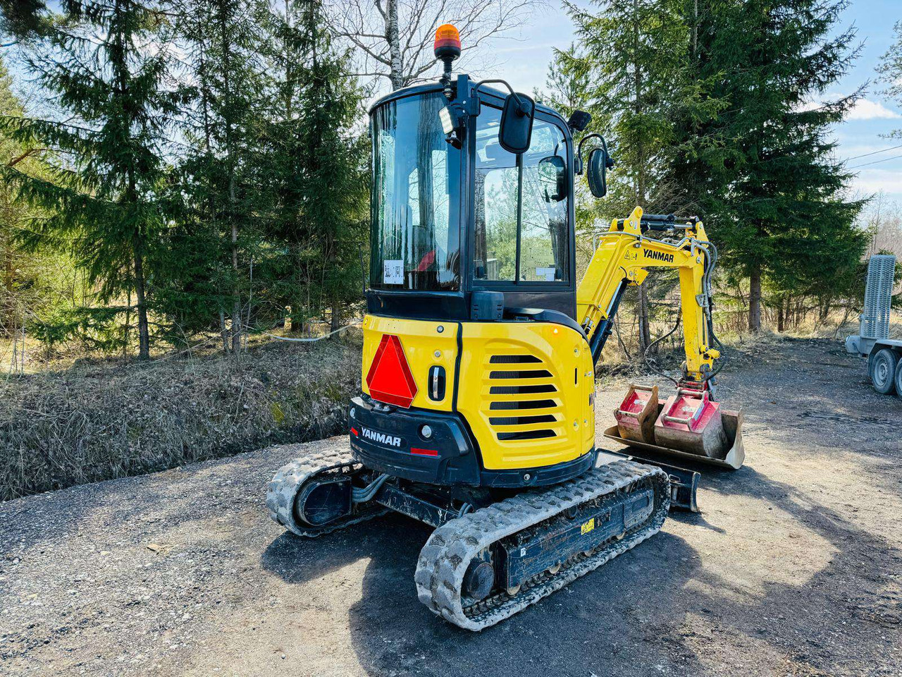 Minikotró YANMAR VIO23-6: 7 kép.