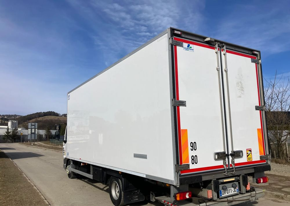 DAF Daf LF 12.210 chłodnia multi temperatura 16 palet - Hűtős teherautó: 4 kép. DAF Daf LF 12.210 chłodnia multi temperatura 16 palet - Hűtős teherautó: 4 kép.