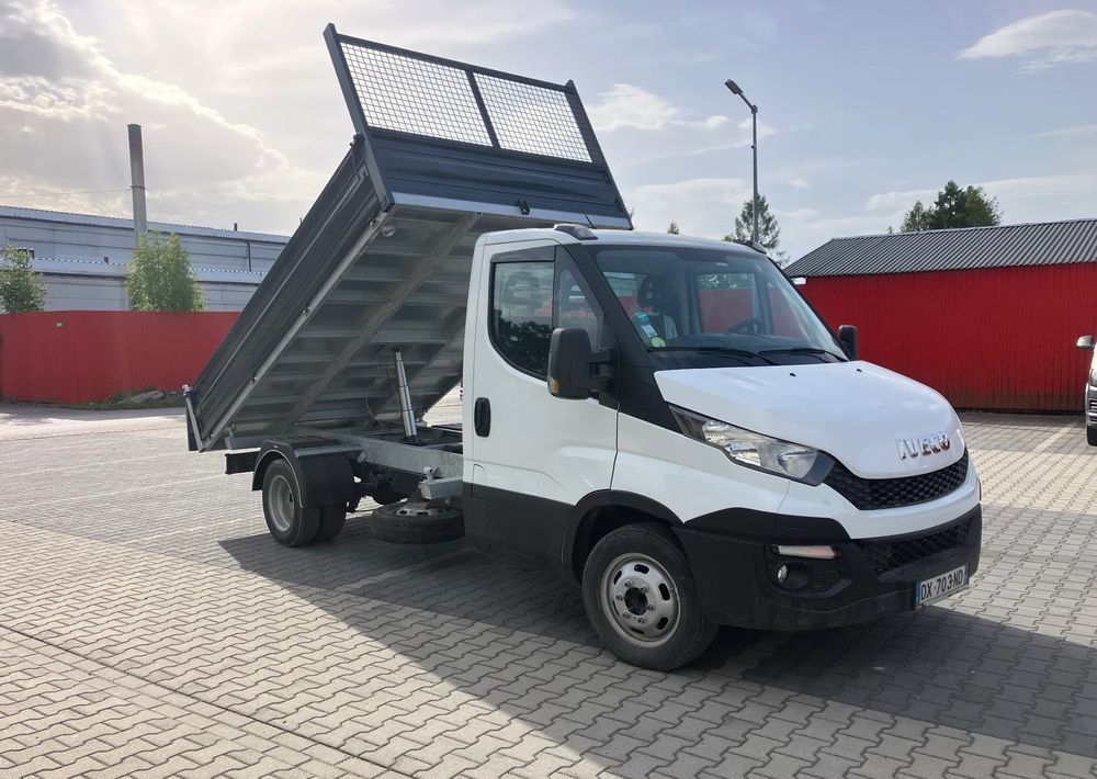 Billenőplatós kisteherautó Iveco Iveco daily 35C13 wywrotka solidny kiper: 6 kép. Billenőplatós kisteherautó Iveco Iveco daily 35C13 wywrotka solidny kiper: 6 kép.