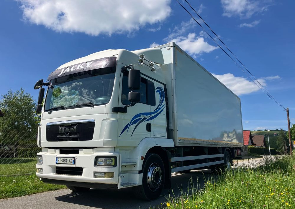 MAN MAN TGM 18.290 KURIERKA KONTENER 20 PALET SYPIALKA - Dobozos felépítményű teherautó: 1 kép. MAN MAN TGM 18.290 KURIERKA KONTENER 20 PALET SYPIALKA - Dobozos felépítményű teherautó: 1 kép.