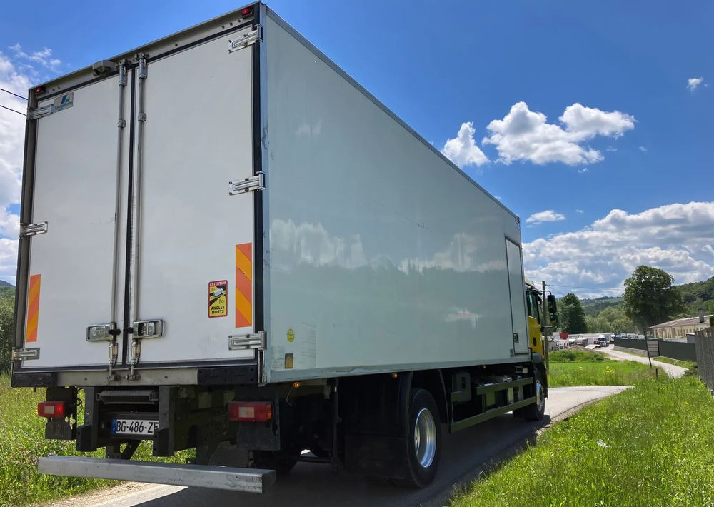 MAN MAN TGM 18.290 SYPIALKA chłodnia izoterma kontener - Hűtős teherautó: 4 kép. MAN MAN TGM 18.290 SYPIALKA chłodnia izoterma kontener - Hűtős teherautó: 4 kép.