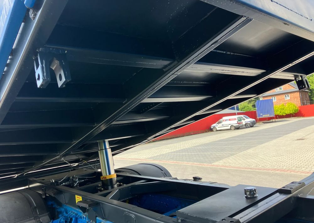 Mercedes-Benz ANTOS 1830 solidny kiper wywrotka blokada mostu - Billenőplatós teherautó: 4 kép. Mercedes-Benz ANTOS 1830 solidny kiper wywrotka blokada mostu - Billenőplatós teherautó: 4 kép.