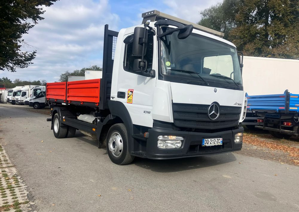 Mercedes-Benz Atego kiper wywrotka blokada mostu - Billenőplatós teherautó: 2 kép. Mercedes-Benz Atego kiper wywrotka blokada mostu - Billenőplatós teherautó: 2 kép.