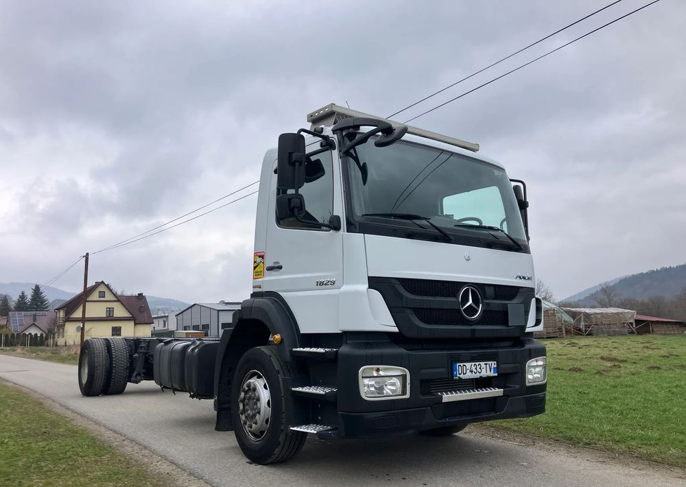 Mercedes-Benz Mercedes Axor 1829  Rama do zabudowy kiper beczka hakowiec laweta - Alvaz teherautó: 1 kép. Mercedes-Benz Mercedes Axor 1829  Rama do zabudowy kiper beczka hakowiec laweta - Alvaz teherautó: 1 kép.