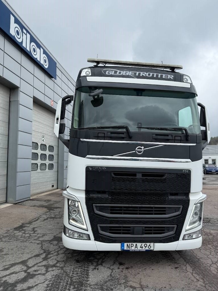 Volvo FH 6*2 med hydraulik - Nyergesvontató: 3 kép. Volvo FH 6*2 med hydraulik - Nyergesvontató: 3 kép.