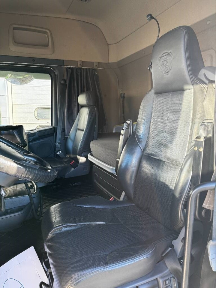Scania R520LB8x4*4 - Billenőplatós teherautó: 2 kép. Scania R520LB8x4*4 - Billenőplatós teherautó: 2 kép.