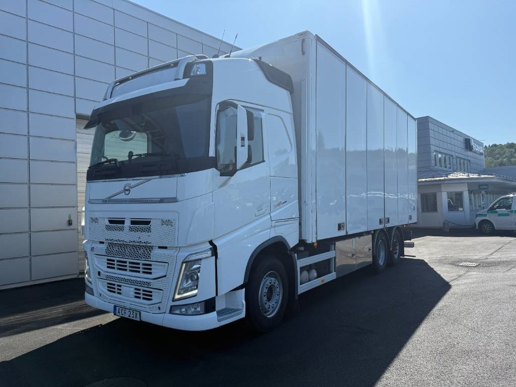 Volvo FH 540 6x2 - Dobozos felépítményű teherautó: 1 kép. Volvo FH 540 6x2 - Dobozos felépítményű teherautó: 1 kép.
