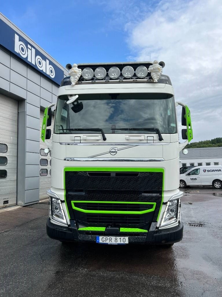 Volvo FH 8*4 - Billenőplatós teherautó: 1 kép. Volvo FH 8*4 - Billenőplatós teherautó: 1 kép.