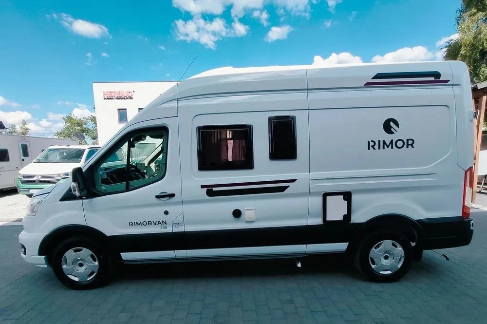 FORD Rimor NEW Ford Van 238 Truma Diesel Roller Shutters Remis AUTOMAT - Kempingautó: 3 kép. FORD Rimor NEW Ford Van 238 Truma Diesel Roller Shutters Remis AUTOMAT - Kempingautó: 3 kép.