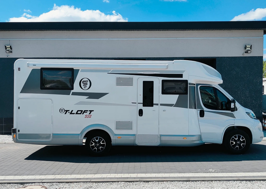 Fiat Ducato Elnagh T-Loft 532 Motorhome | 2024 | Winter Package | Solar Panel | Reversing Camera | Alarm | 17,000 km - Lakóautó: 3 kép. Fiat Ducato Elnagh T-Loft 532 Motorhome | 2024 | Winter Package | Solar Panel | Reversing Camera | Alarm | 17,000 km - Lakóautó: 3 kép.