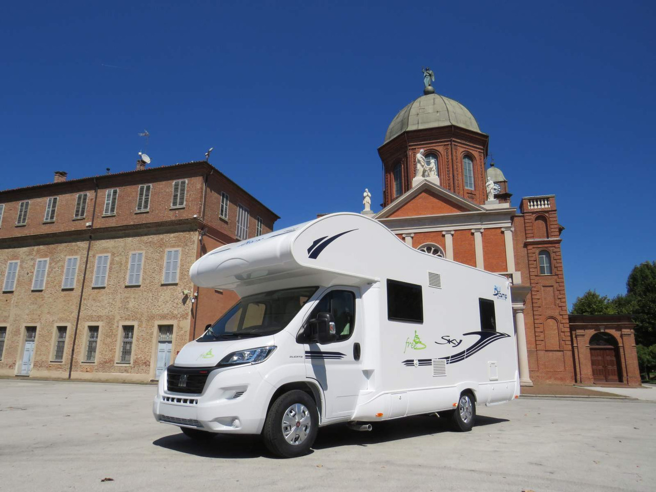 Fiat Ducato - Lakóautó: 1 kép. Fiat Ducato - Lakóautó: 1 kép.