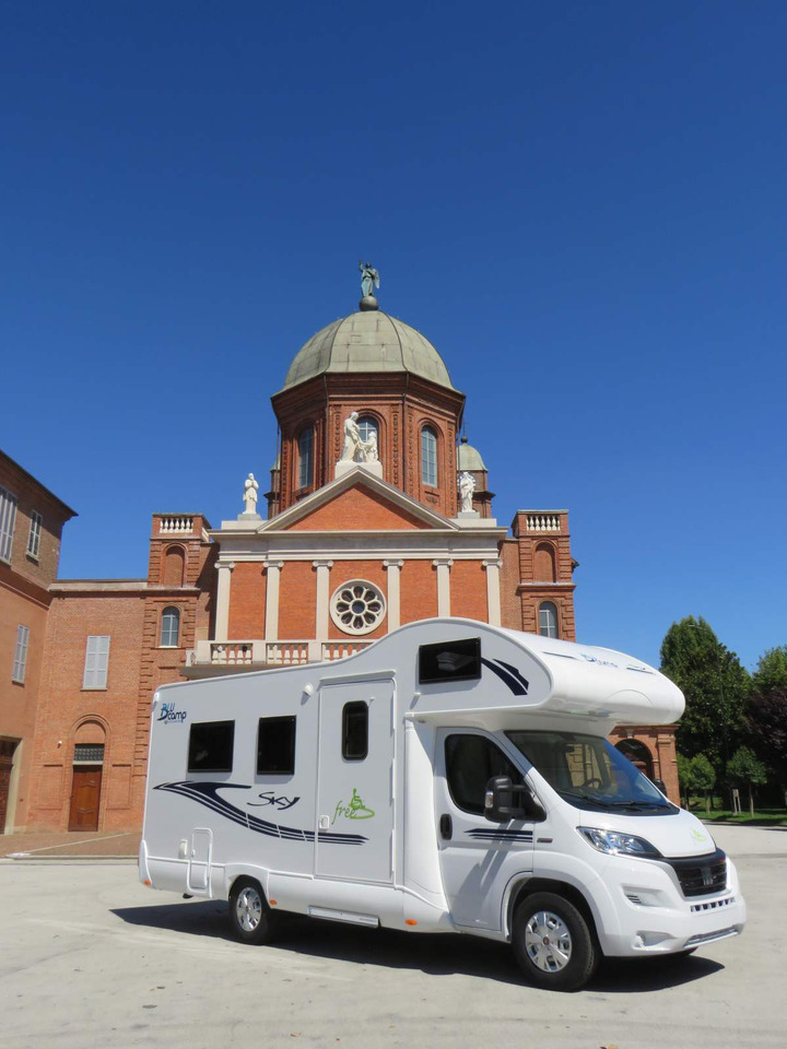 Fiat Ducato - Lakóautó: 4 kép. Fiat Ducato - Lakóautó: 4 kép.