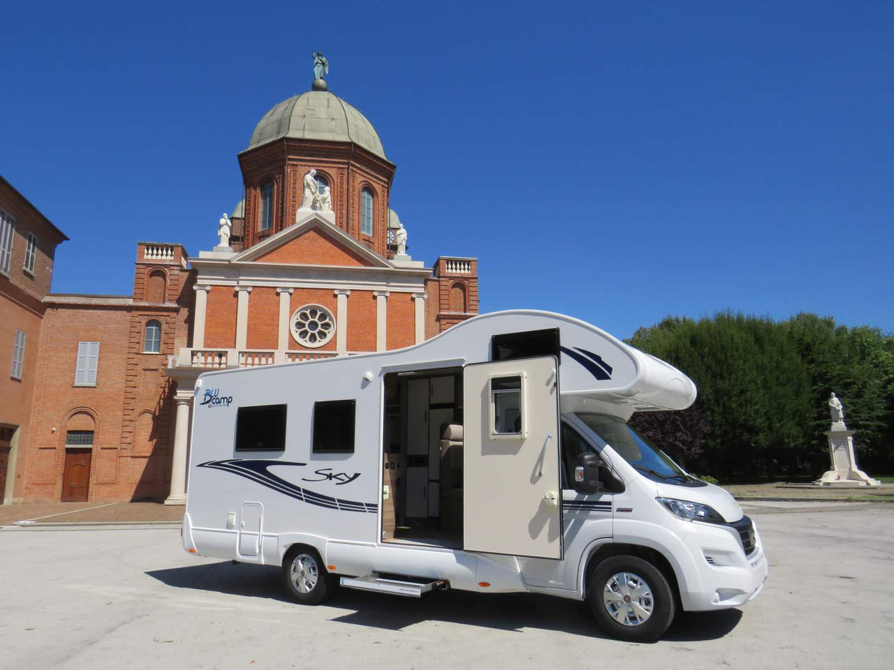 Fiat Ducato RETRACTABLE PLATFORM (300KG CAPACITY) - Lakóautó: 5 kép. Fiat Ducato RETRACTABLE PLATFORM (300KG CAPACITY) - Lakóautó: 5 kép.