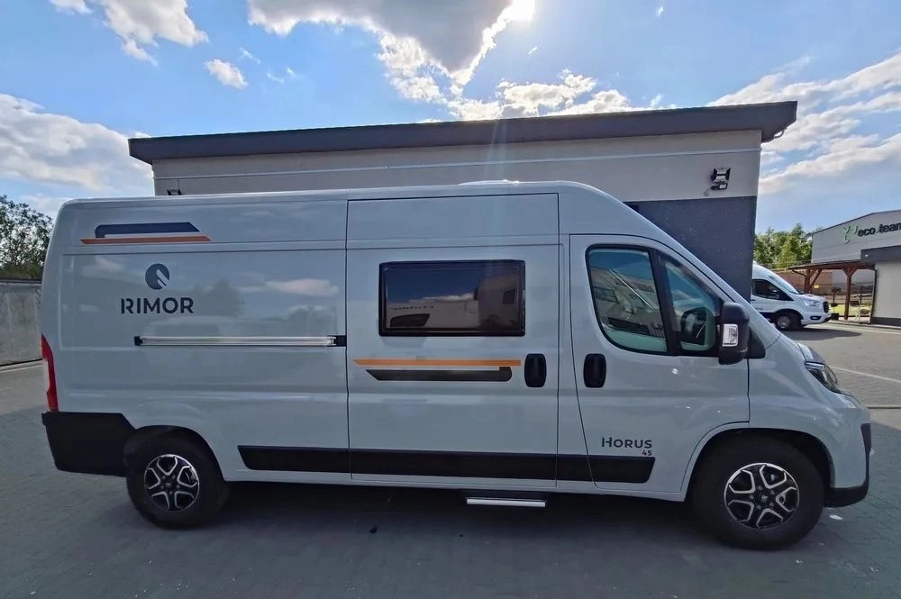 Fiat Ducato Rimor Horus 45 NEW AUTOMAT Grau Truma Diesel Lampen FULL LED 4-Sitzer - Lakóautó: 4 kép. Fiat Ducato Rimor Horus 45 NEW AUTOMAT Grau Truma Diesel Lampen FULL LED 4-Sitzer - Lakóautó: 4 kép.