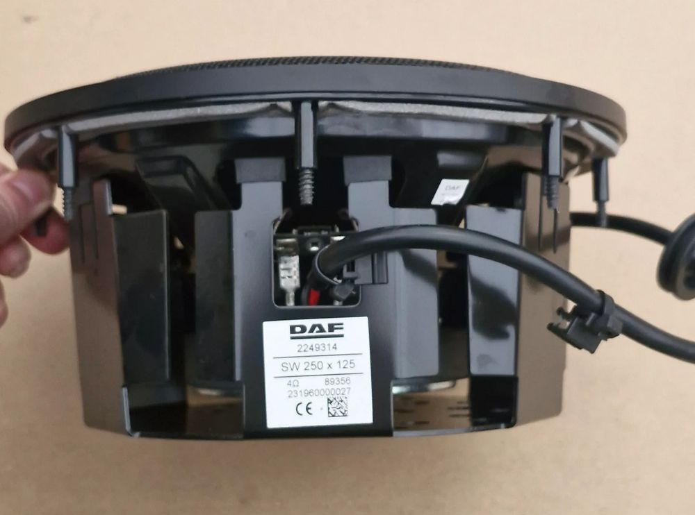 DAF XG XF GŁOŚNIK SUBWOFFER 2249314 - Fülke és belső tér - Teherautó: 2 kép. DAF XG XF GŁOŚNIK SUBWOFFER 2249314 - Fülke és belső tér - Teherautó: 2 kép.