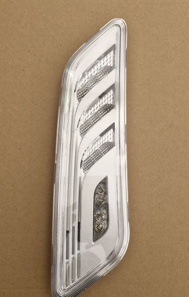 DAF XG XF LAMPKA OŚWIETLENIE KABINY 2313448 - Fülke és belső tér - Teherautó: 1 kép. DAF XG XF LAMPKA OŚWIETLENIE KABINY 2313448 - Fülke és belső tér - Teherautó: 1 kép.