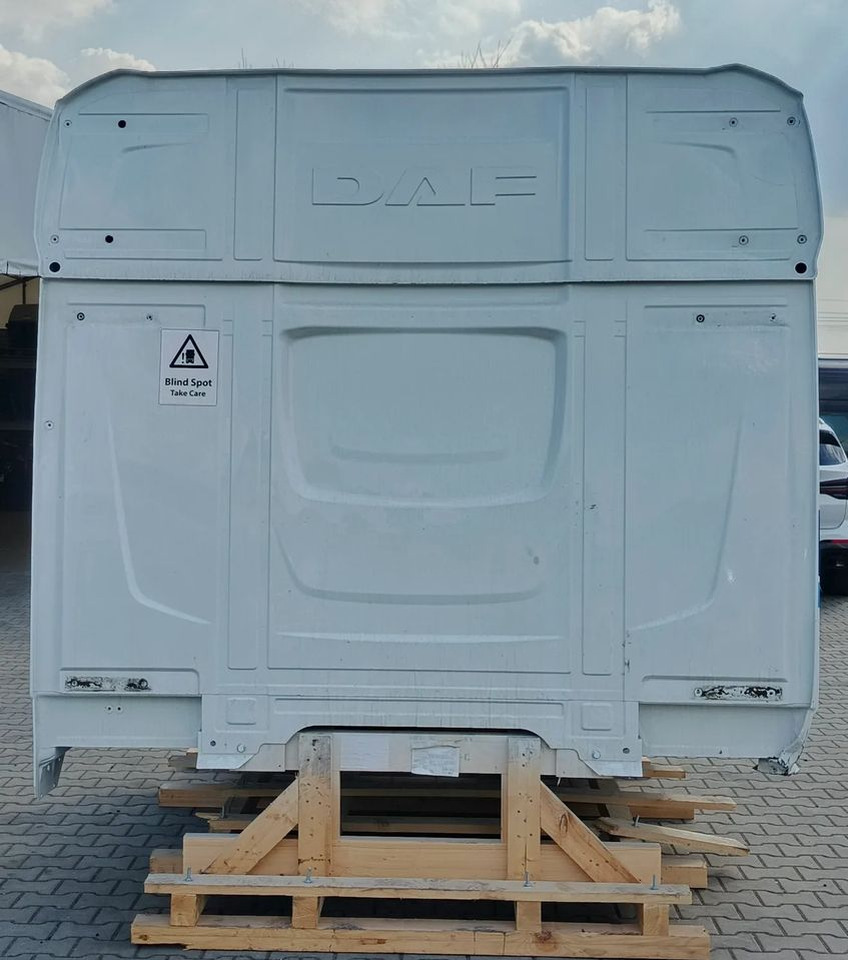 KABINA DAF XF XG NOWY MODEL 2023R - Karosszéria és külső: 2 kép. KABINA DAF XF XG NOWY MODEL 2023R - Karosszéria és külső: 2 kép.