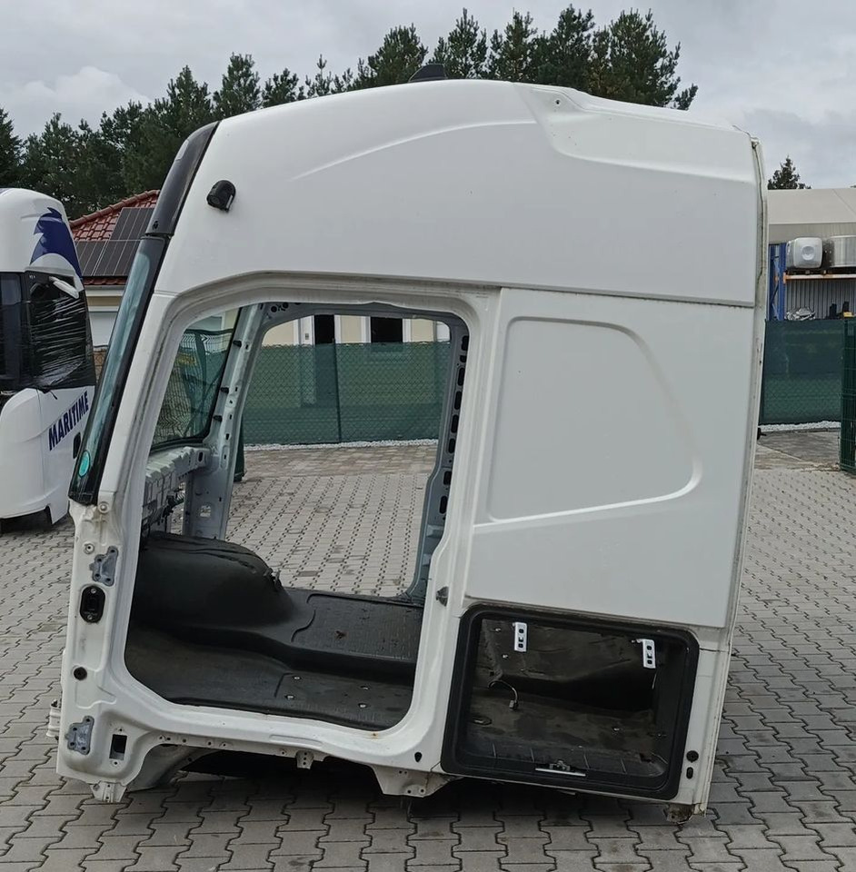 KABINA VOLVO FH4 - Fülke - Teherautó: 3 kép. KABINA VOLVO FH4 - Fülke - Teherautó: 3 kép.